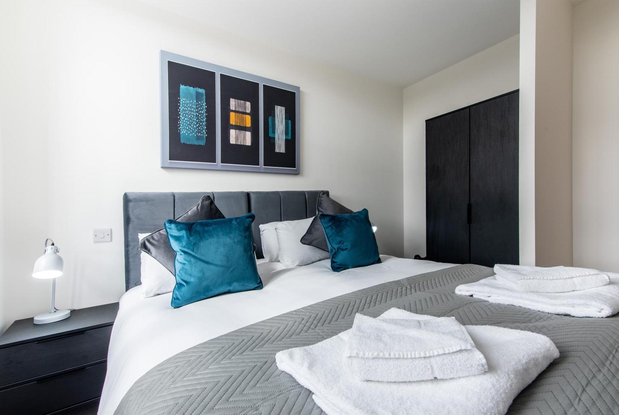 Modern 1 Bedroom Near Train Station