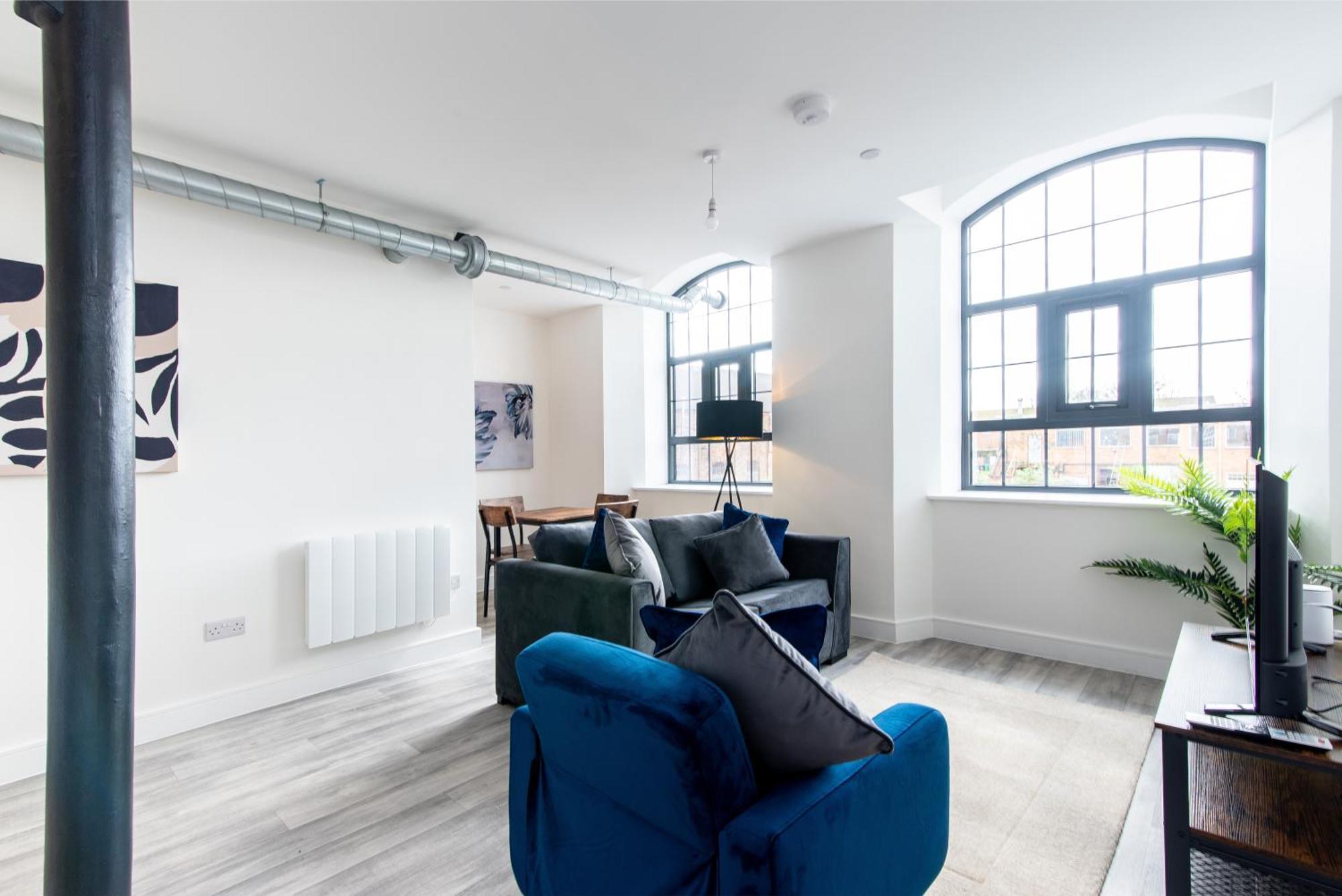 Modern 1 Bedroom Near Train Station Apartment