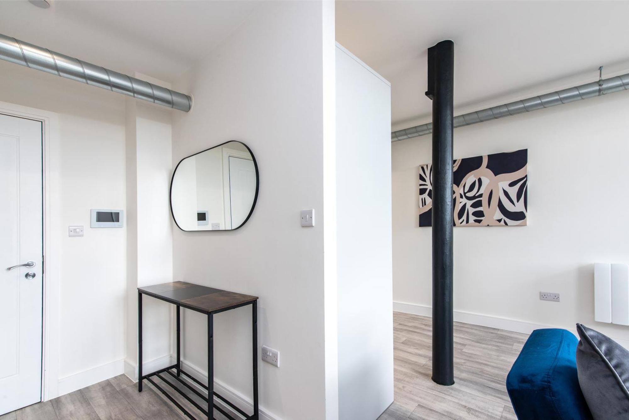 Apartment Modern 1 Bedroom Near Train Station *