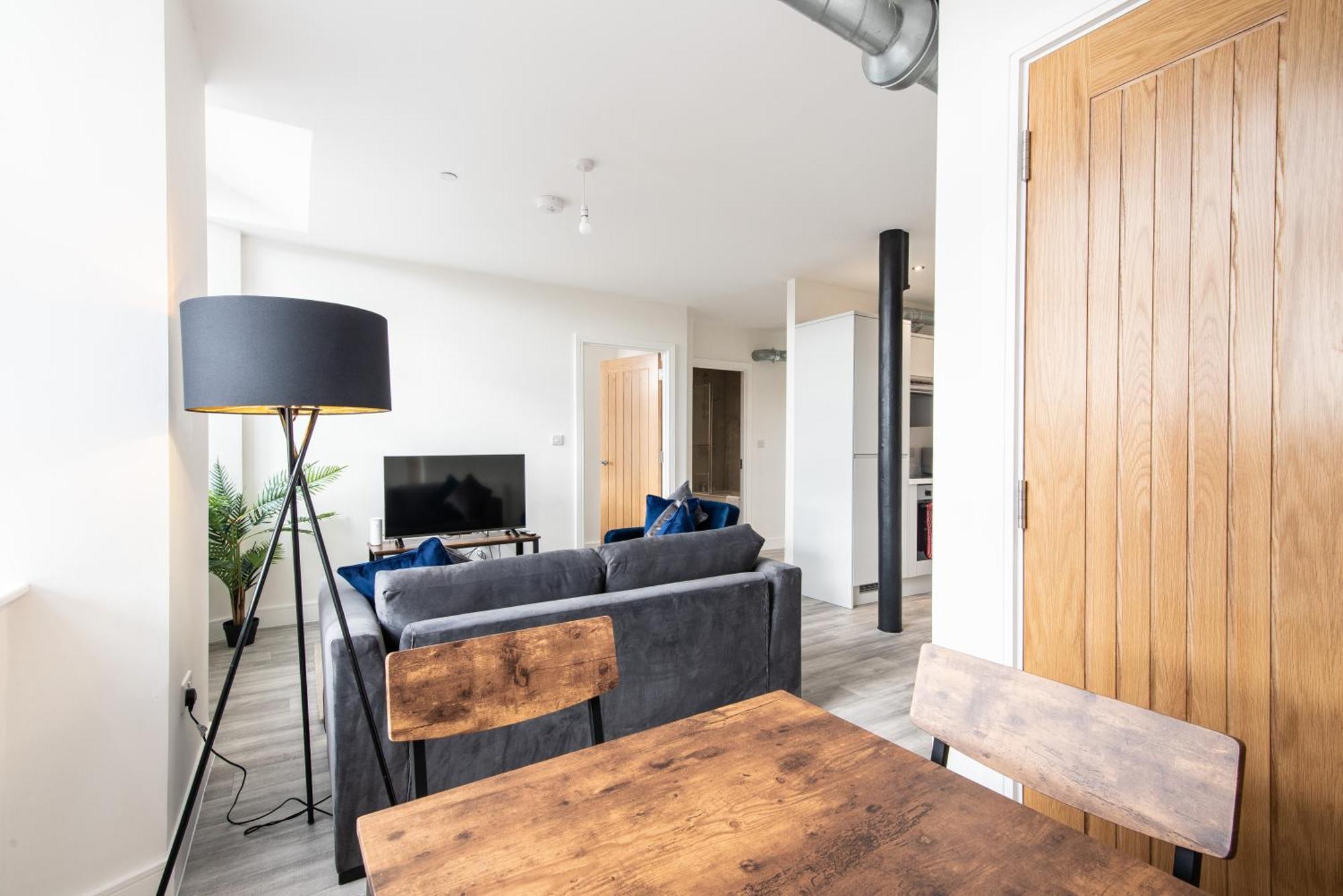 Apartment Modern 1 Bedroom Near Train Station