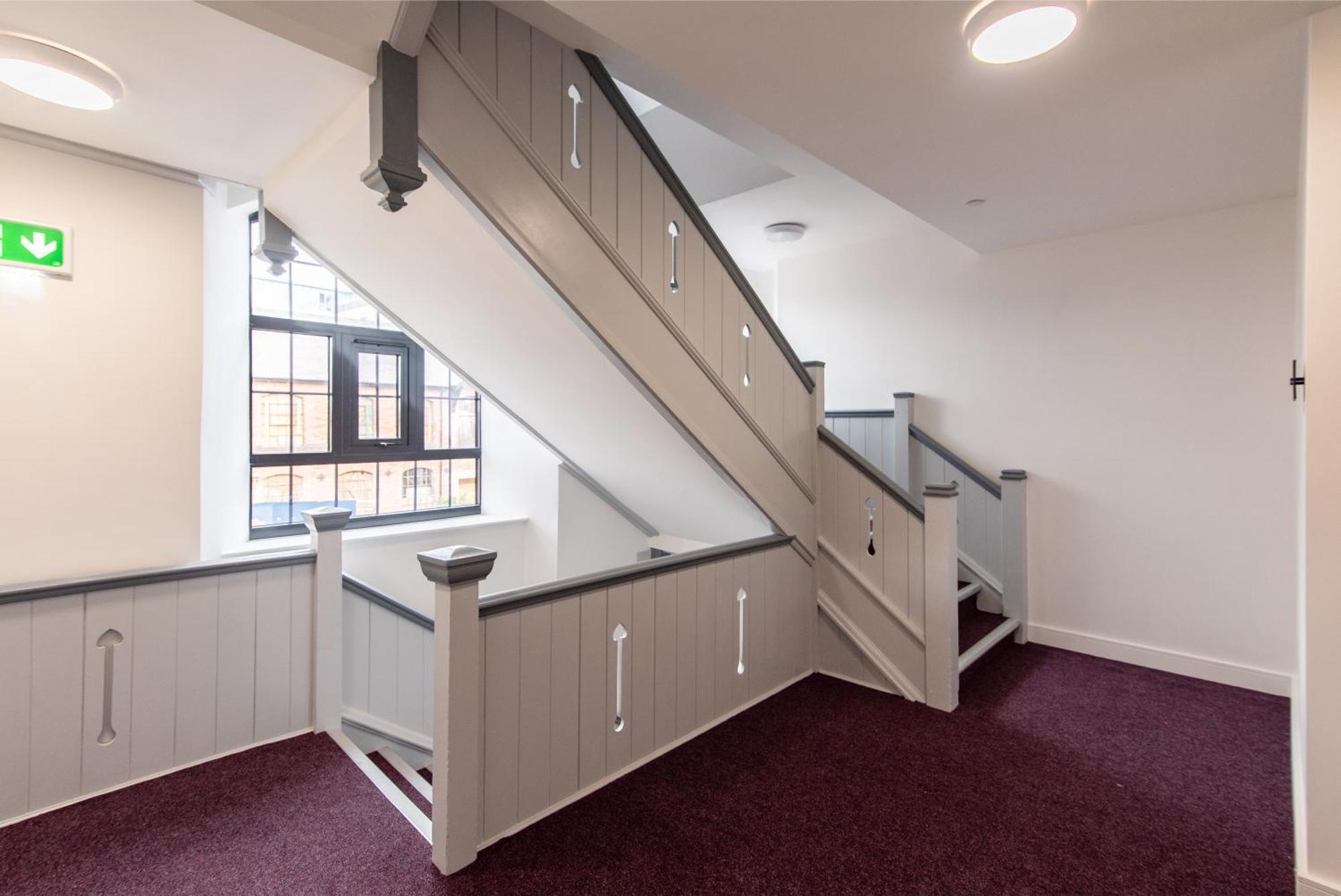 Modern 1 Bedroom Near Train Station *
